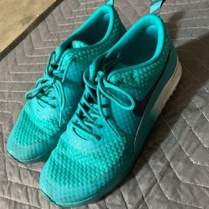 Women’s Nike Thea teal sz 8